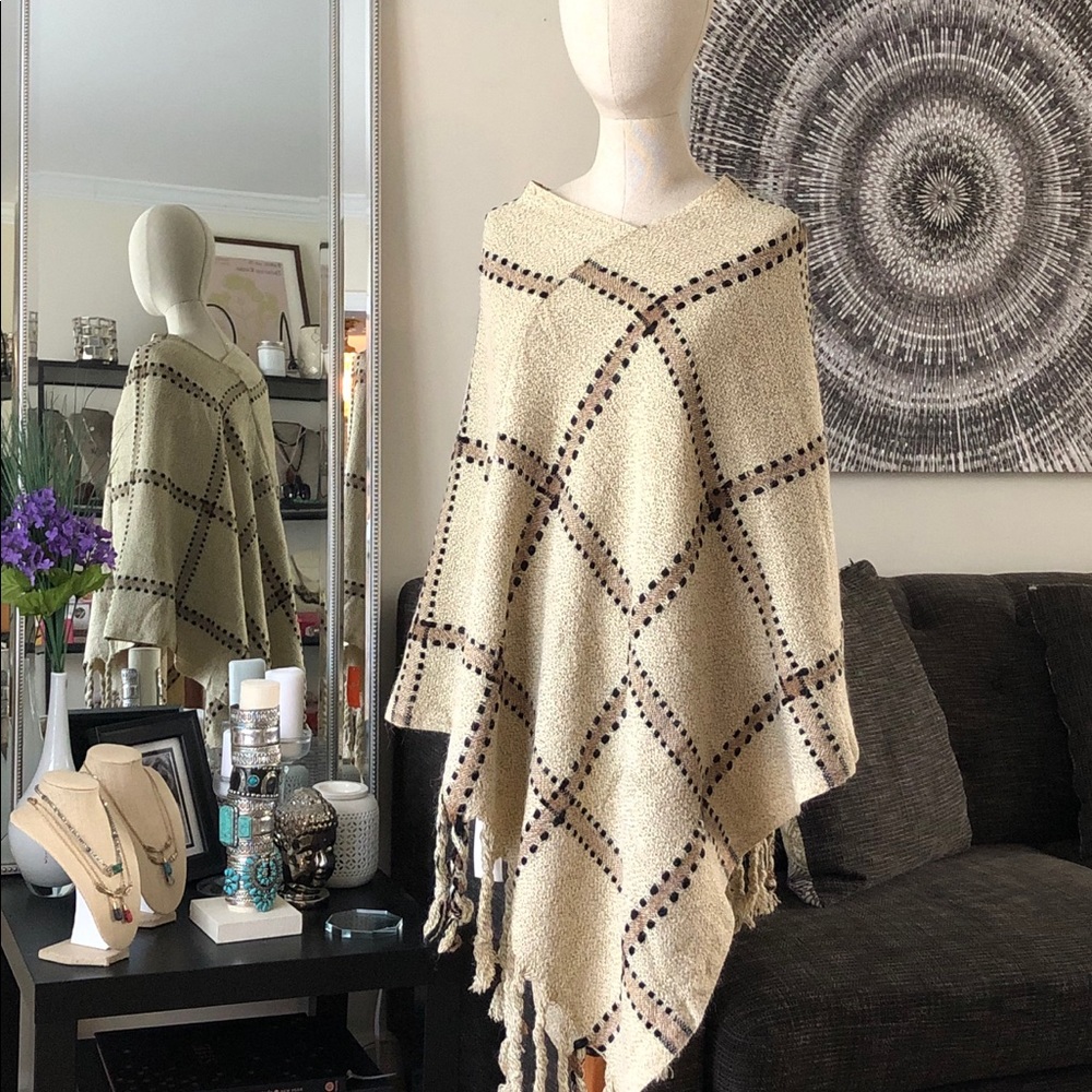 Poncho - Picture 2 of 2